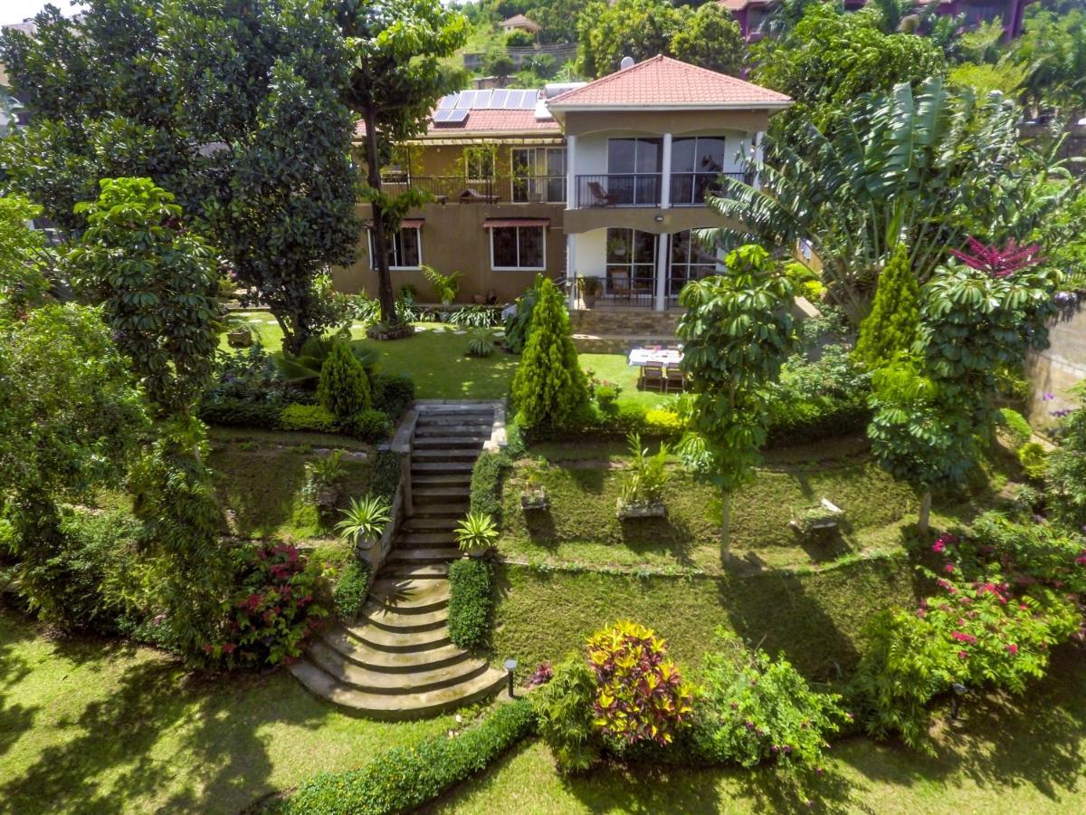 Bed and Breakfast Ewange - A Casa Mia Kampala Exterior foto