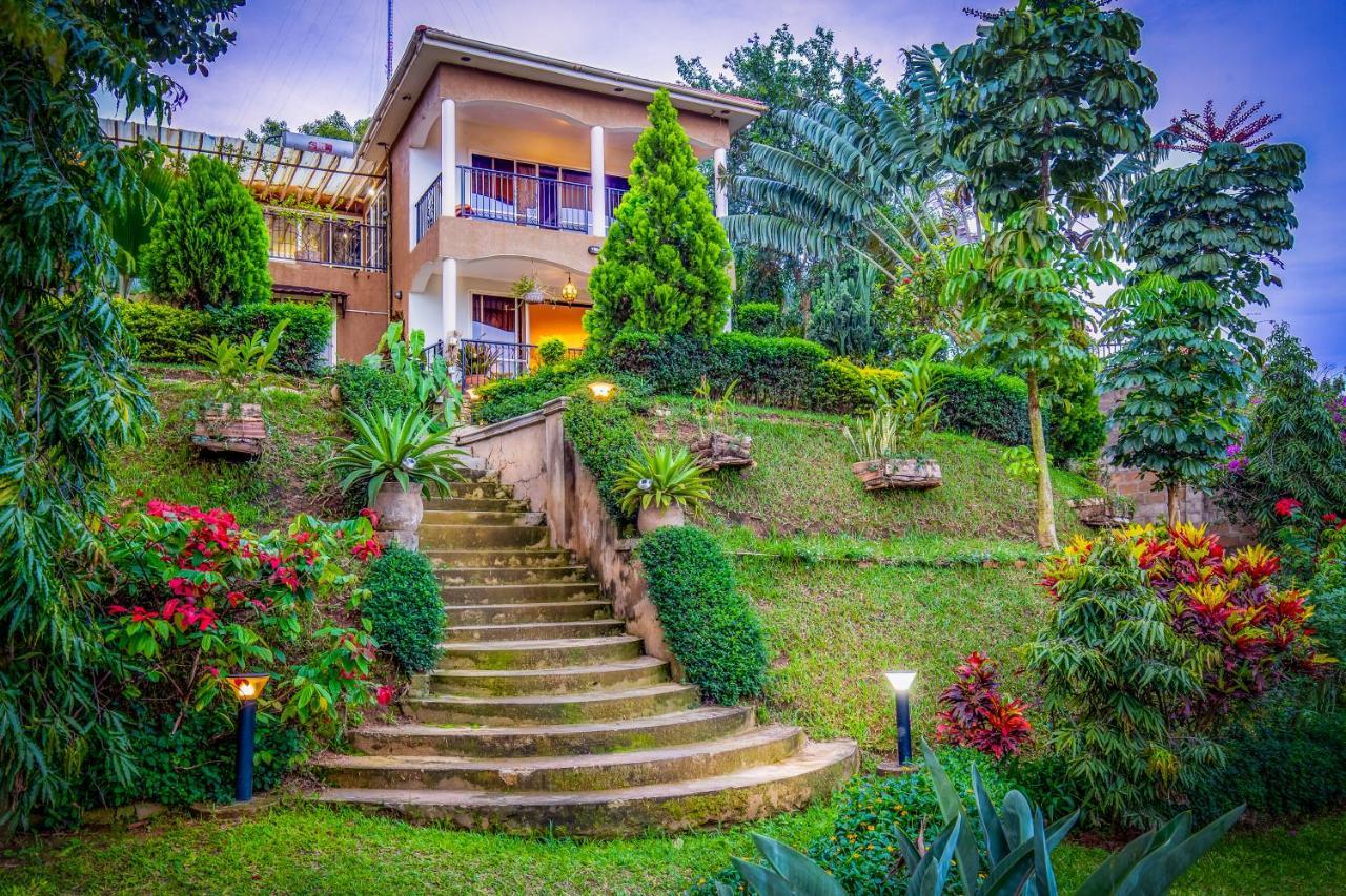 Bed and Breakfast Ewange - A Casa Mia Kampala Exterior foto