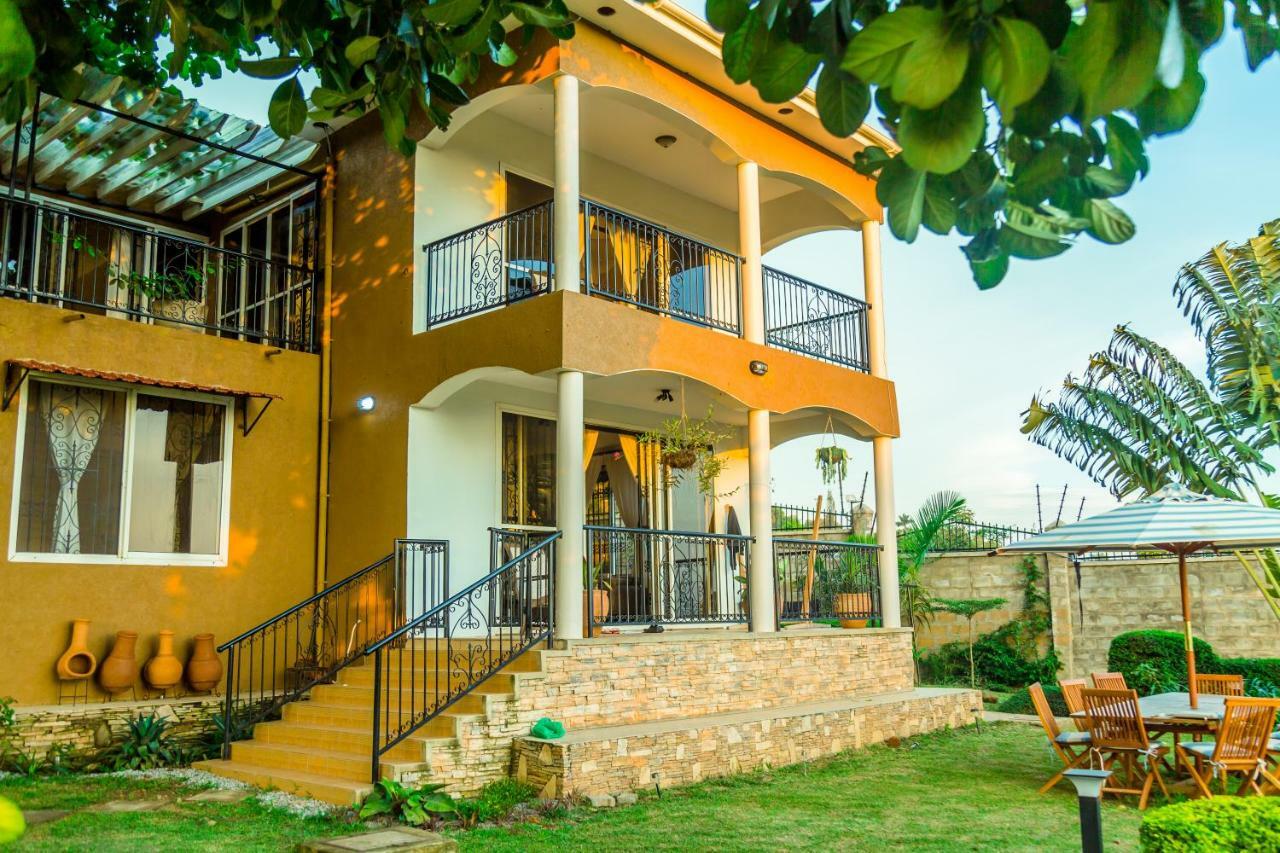 Bed and Breakfast Ewange - A Casa Mia Kampala Exterior foto